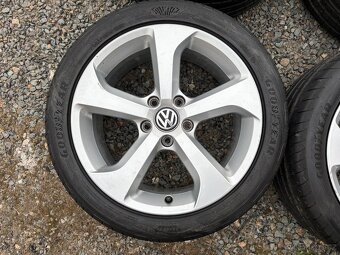 Alu orig letni sada VW Brooklyn 5x112 7,5J ET49 225/45 R17 - 8