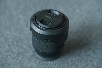objektiv Sony FE 28-70 mm f/3,5-5,6 OSS + příslušenství - 8