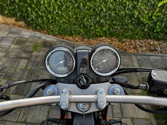 Honda Hornet 900, 2004 - 8