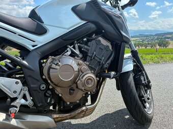 Honda CB650F - 8