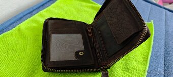 Velká peněženka z olejované kůže zapínací na kovový zip - 8
