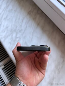Poškozeny IPhone 15 Pro, funkční - 8