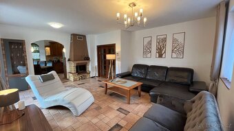 Prodej rodinného domu 280m2, vyhřívaný bazén, pozemek 1054m2 - 8