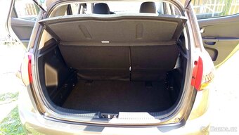 KIA VENGA 1,4 CVVT; 90Ps; najeto pouze 20.600km - 8