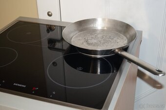 Nerezový vestavný sporák Siemens HE764560 , vyjížděcí dveře - 8