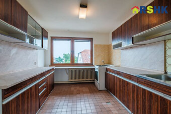 RD s 2 byty 3+1, garážemi, HK, ul. Zelená, pozemek... - 8