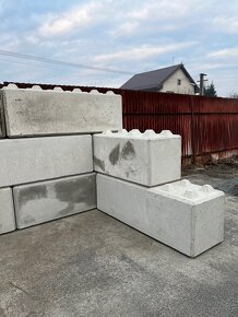 Prodám betonové bloky - různé rozměry - 8