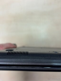 Starší notebook Clevo W83T - 8