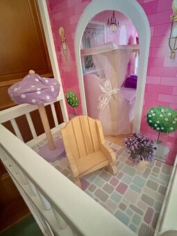 Dřevěný domeček pro panenky Barbie - 8