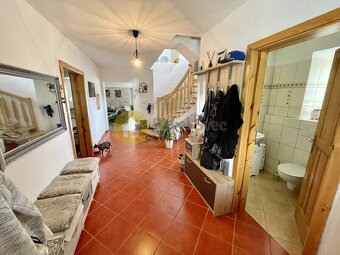 Pronájem části domu - 3+kk, 140 m2, terasa, polosamota - Rad - 8