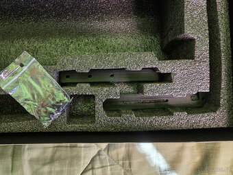 Krabica a antisag bracket od Gigabyte RTX 4090 - 8