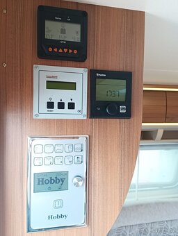 Karavan Hobby 495 UL Premium. Max. výbava - 8