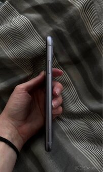 iPhone 11 64GB - 8