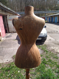 Krejčovská panna - figurína. - 8