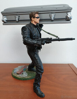 Vzácná figurka T-850 Terminator s rakví od firmy McFarlane - 8