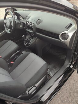 Mazda 2 1.3i, r. 2008 – 84 000 km, první majitel - 8