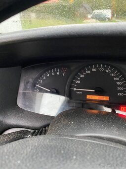 Opel Vectra 1.6 16V - 8