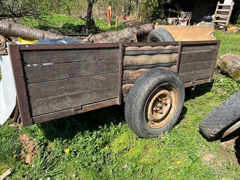 Prodám traktůrek domácí výroby+valník cena 10tis - 8