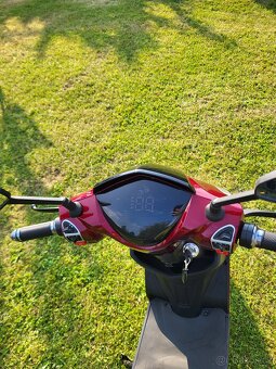 Elektroskútr RACCEWAY E-FICHTL červený-lesklý - 8