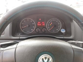 VW GOLF 5,, 1,6i BENZIN 75 KW= KLASIKA ZA 59000 KČ - 8