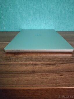 MacBook Pro 15 2016 | i7 • 16GB • 256GB SSD - 8