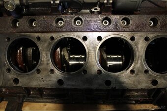 Tatra v12 biturbo motor - 8