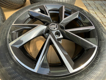 NOVÁ ORIGINÁL R18 SADA ŠKODA SUPERB III 235/45/18 R.V. 2024 - 8