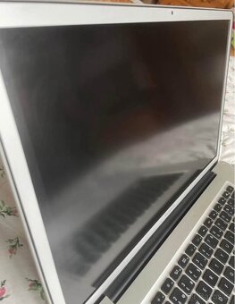 MacBook Pro 17" 2010 i7 / 16GB - 8
