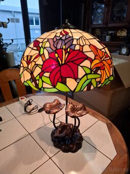Vitrážová stolní lampa Tifany - 8