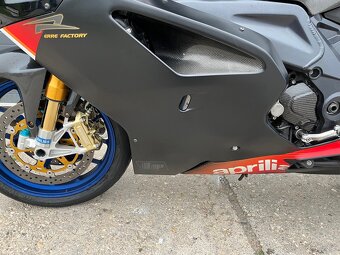 Aprilia RSV 1000R Factory - 8