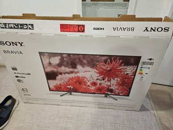 Sony Bravia 43" (108 cm) - 8