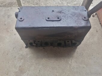 Stabilní motor Škoda hlavy s víkem. - 8