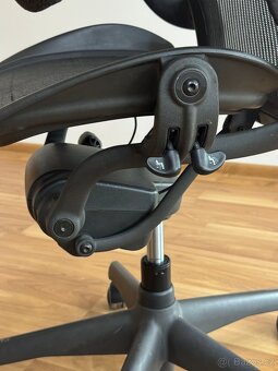 Kancelářská židle Herman Miller - 8