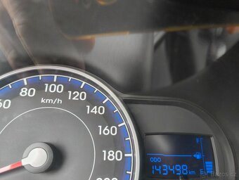 Hyundai i10 1.1 i benzín r.v 2011 - 8