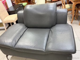 Pohodlné moderní velké křeslo - 8