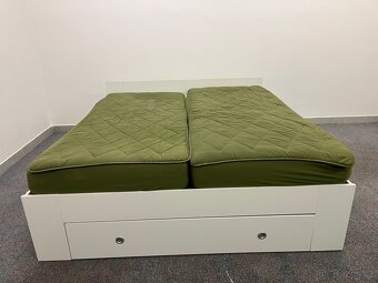 Postel s matracemi a úložným prostorem - 8