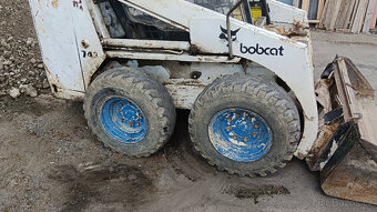 Smykový nakladač bobcat 743 - 8