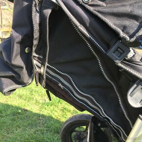 Černý sportovní kočárek trokolka TFK Joggster Twist - 8