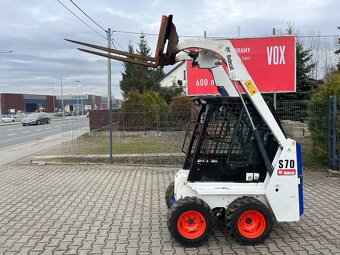 Smykový nakladač Bobcat 453, 2 lžíce 2 páry kol UNC - 8
