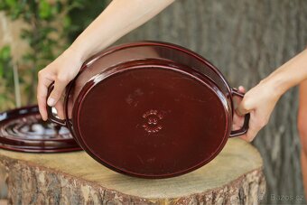 STAUB litinový hrnec oválný 33 cm 6,6 ltr - 8