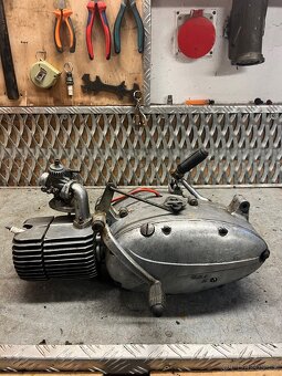 Motor jawa pionýr/mustang - 8