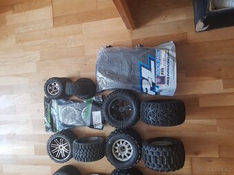 Rc diely TRAXXAS ARRMA SAVAGE - 8
