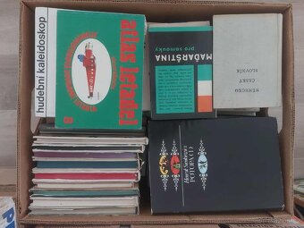 11 krabic knih - 8