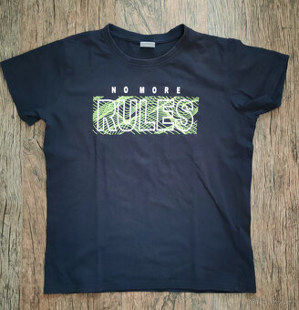 12 triček, vel. 146/152 - 8