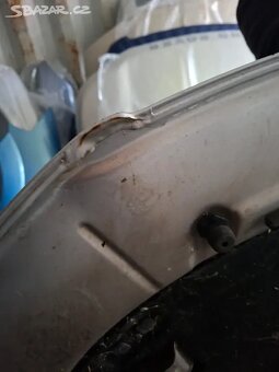 Stříbrná kapota VW Passat B6 - 8