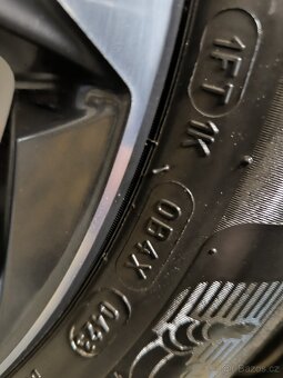 Alu kola Hyundai i20 5x114,3 r16 Originál, pneu Michelin 98% - 8