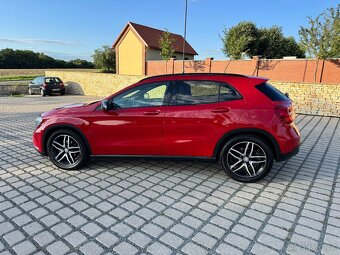 Mercedes-Benz GLA 200 D 4Matic - 8