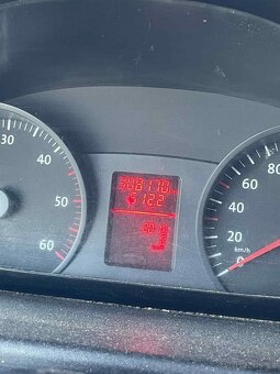 Volkswagen Crafter 2.5 TDI 5 míst - 8