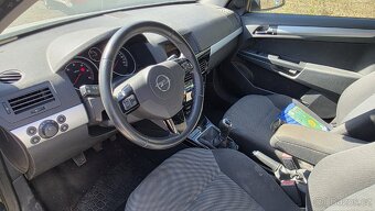Opel Astra 1,7 CDTi kombi 2010 - 8