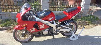 Honda CBR 900RR Fireblade 1999 SC33 - 8